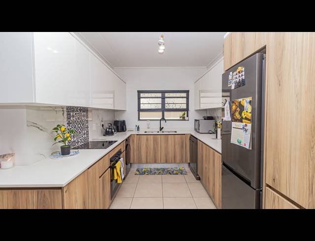 3 BEDROOM APARTMENT FOR SALE IN SANDOWN